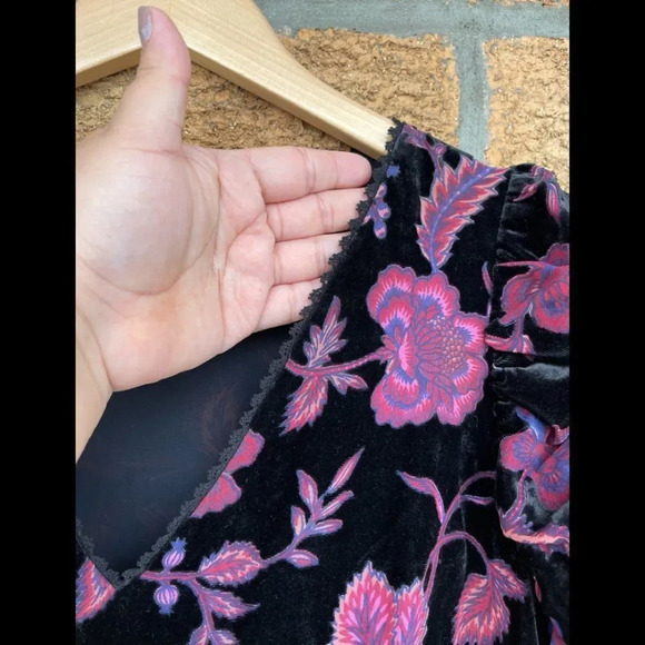 REBECCA MINKOFF
Arlette Printed Velvet Short-sleeve Dress Size 4 - Picture 9 of 13